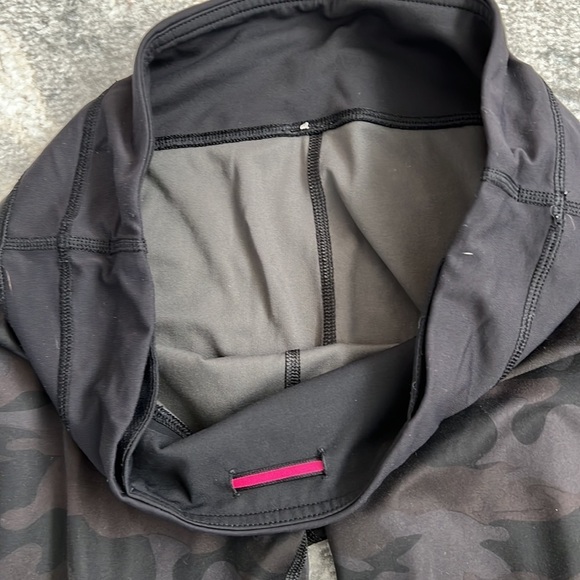 Lululemon camo crop leggings - Picture 4 of 8